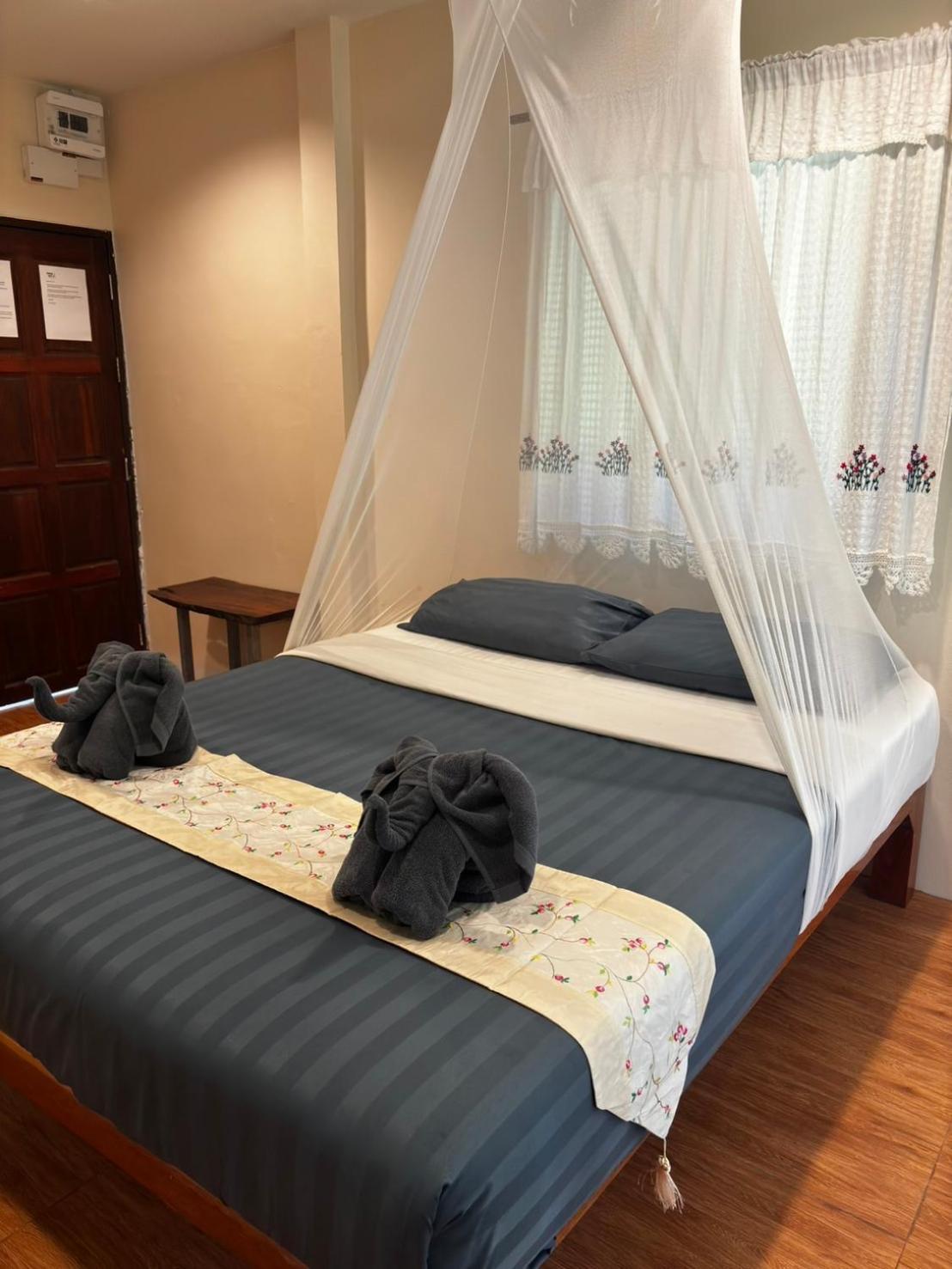 Resort Khao Sok Jungle Huts 3*